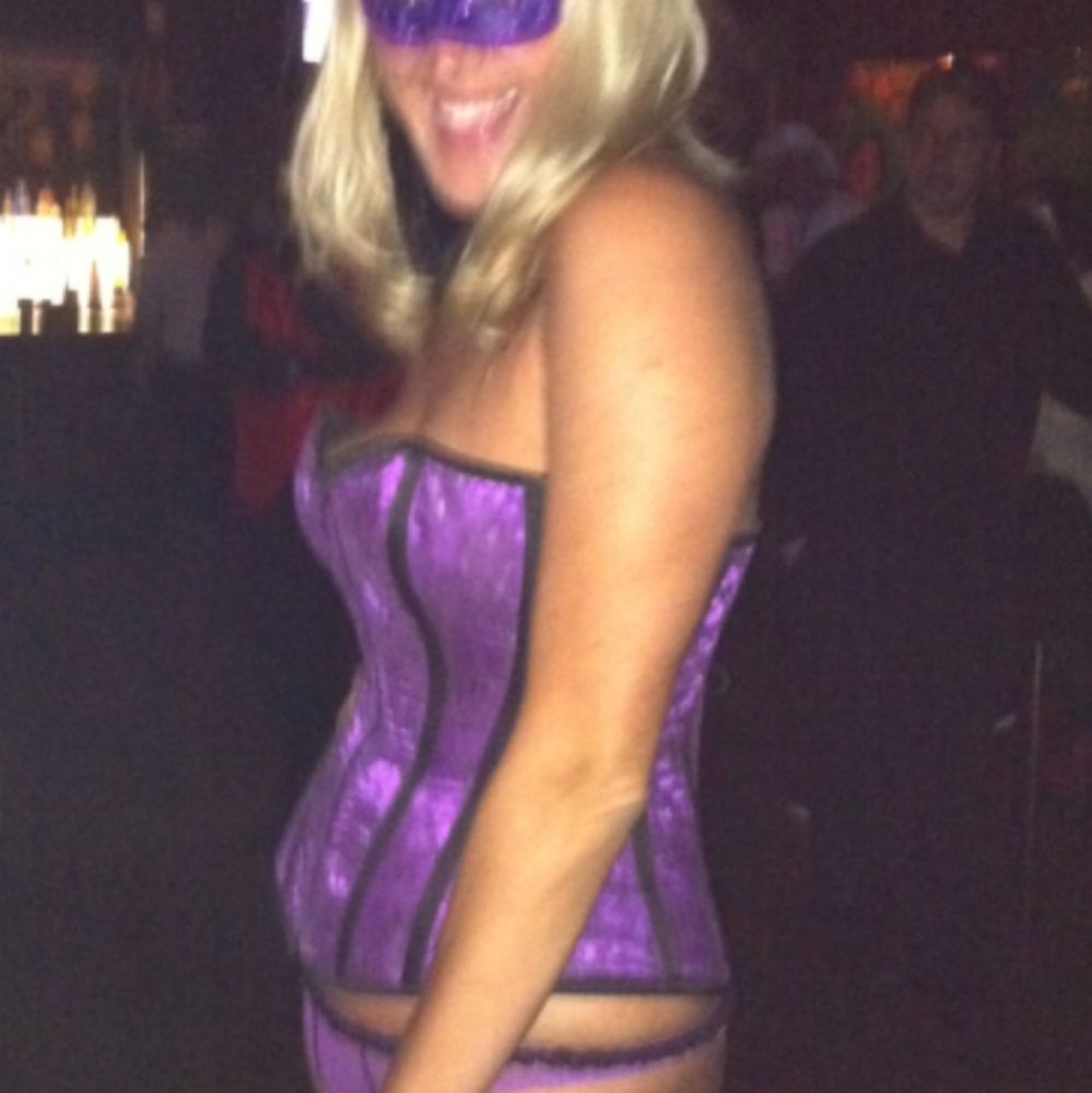 Burlesk purple corset
